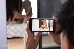 Quay lén em nữ sinh ở căn hộ đối diện lén lút quên đóng cửa sổ để tống tình