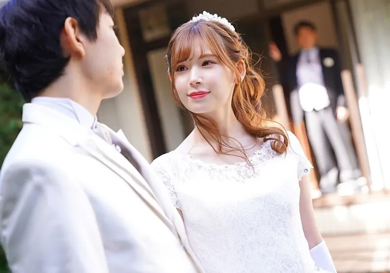 Bố ông chồng làm tình bạn gái của con trai ngay sau lễ cưới của con trai